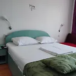 Πανσιόν La Fery Din