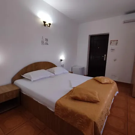 Πανσιόν La Fery Din 3*